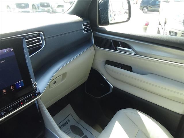 2025 Jeep Wagoneer L Base:C7123