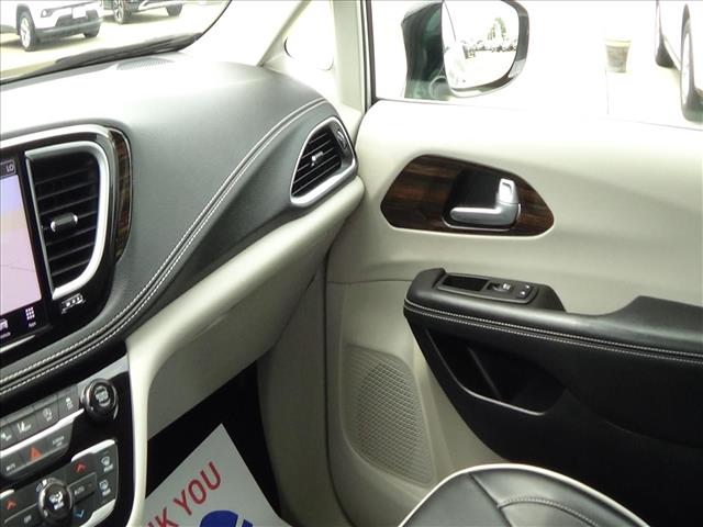 2024 Chrysler Pacifica Limited:C6914