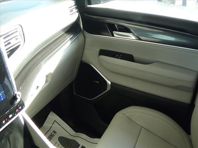 2025 Jeep Wagoneer Base:C6978