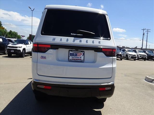 2024 Jeep Wagoneer Base:C7015