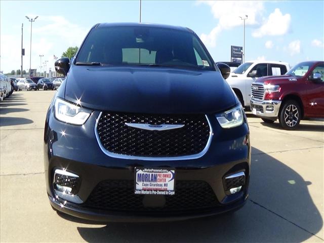 2025 Chrysler Pacifica Select:C6947