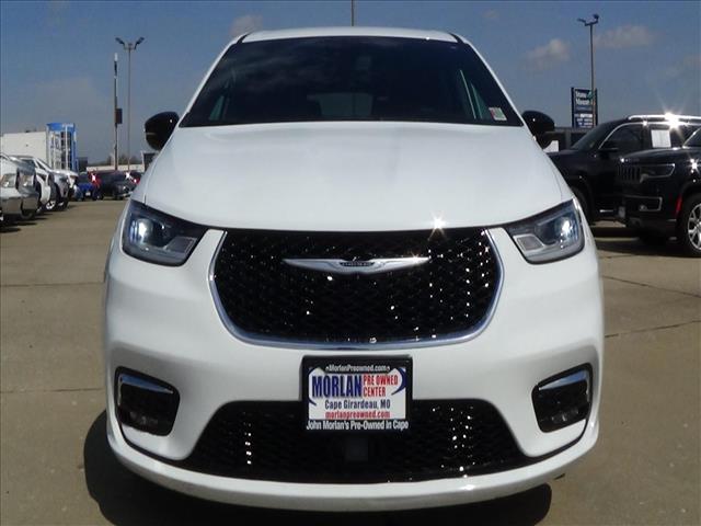 2025 Chrysler Pacifica Select:C6858