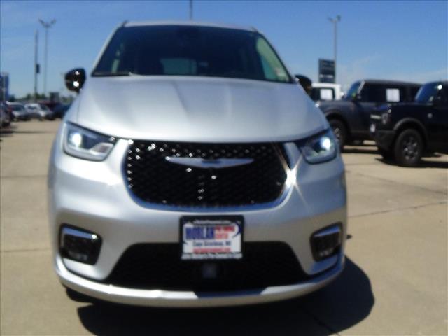 2024 Chrysler Pacifica Touring L:C6854