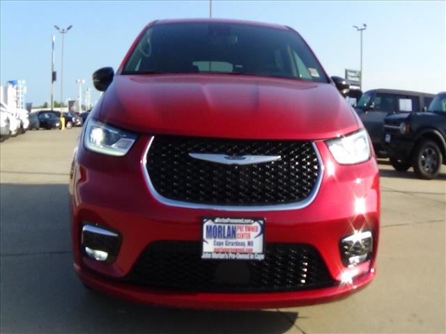 2025 Chrysler Pacifica Select:C6949