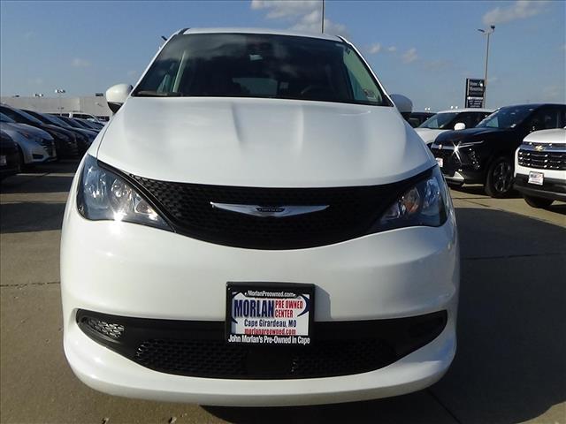 2023 Chrysler Voyager LX:C7138