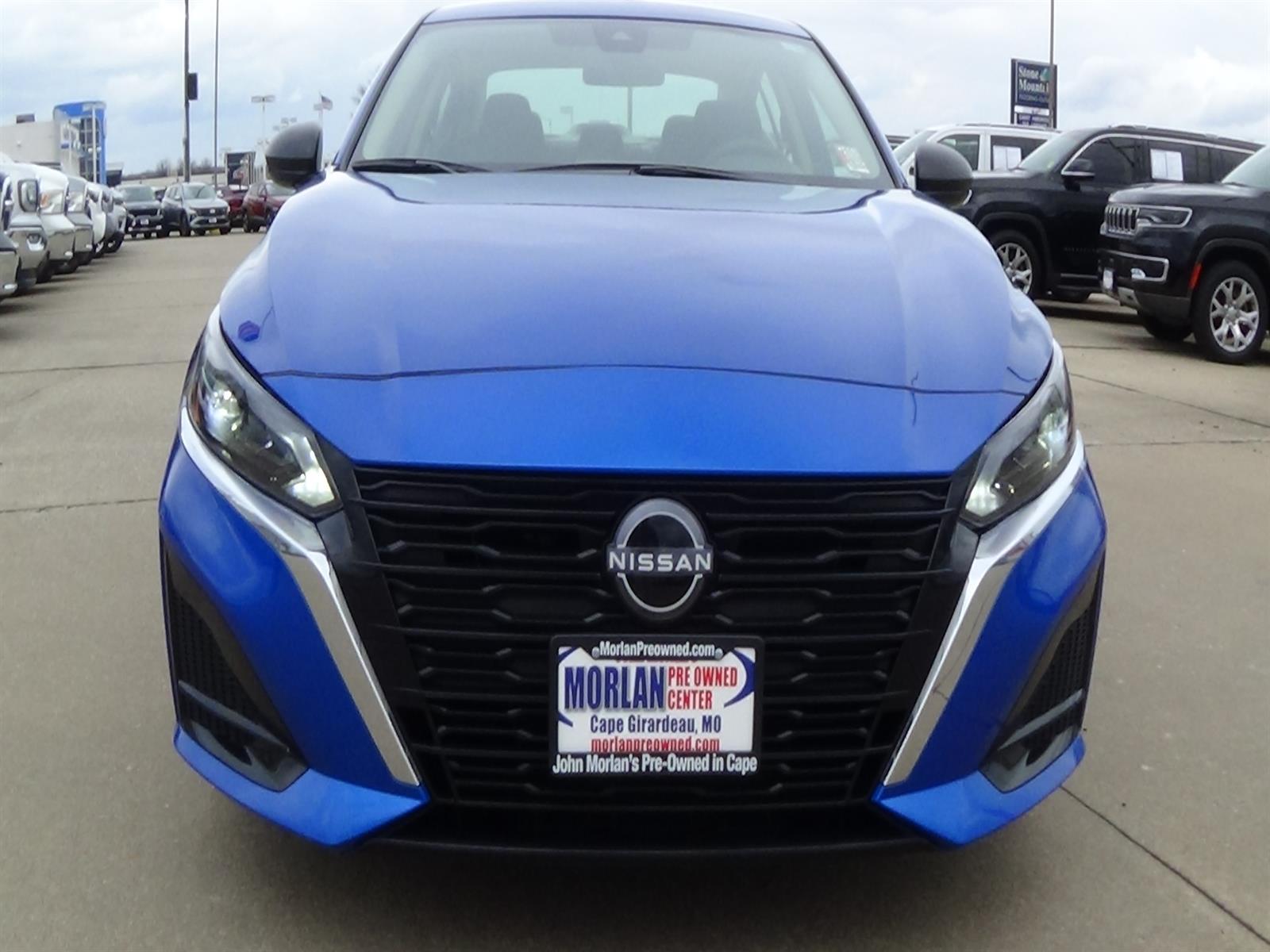 View vehicle photo 3