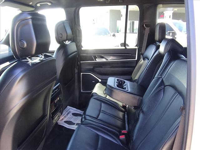 2024 Jeep Wagoneer Base:C7015
