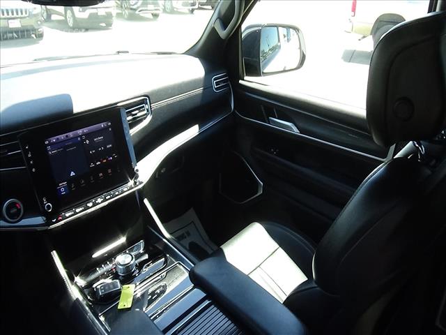 2024 Jeep Wagoneer Base:C7015