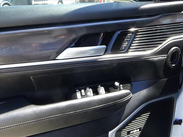 2024 Jeep Wagoneer Base:C7015