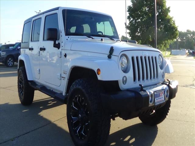 2017 Jeep Wrangler Unlimited Sahara:C6338A