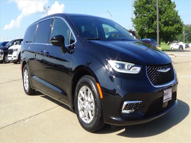 2025 Chrysler Pacifica Select:C6947