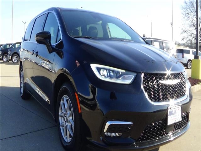 2025 Chrysler Pacifica Select:C6889