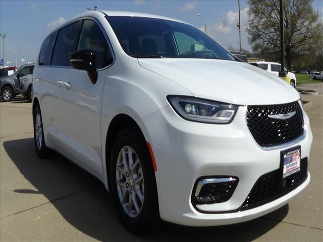 2025 Chrysler Pacifica Select:C6858