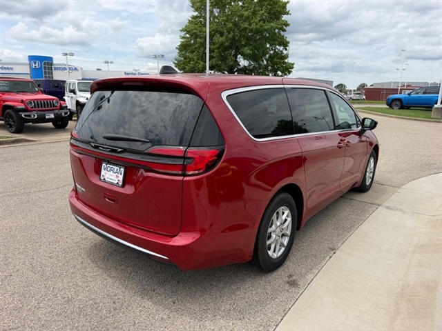 2027 Chrysler Pacifica Select:27-001