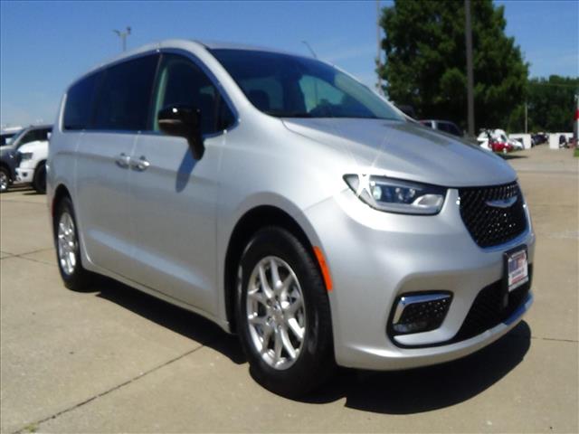 2024 Chrysler Pacifica Touring L:C6854