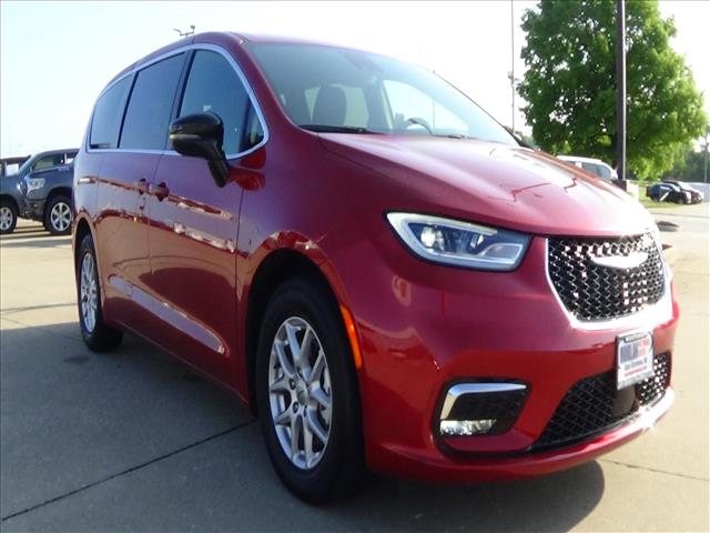 2025 Chrysler Pacifica Select:C6949