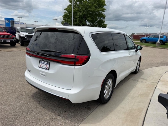 2027 Chrysler Pacifica Select:27-003