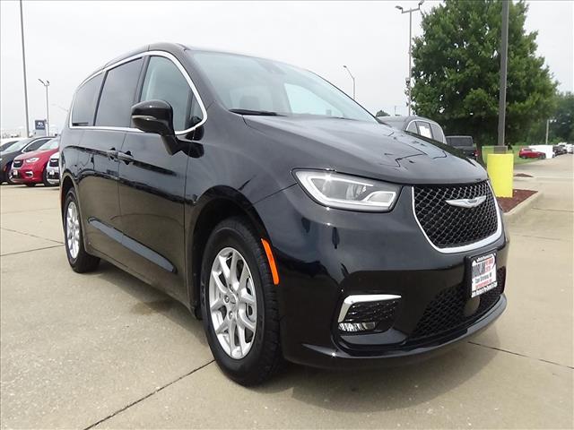 2024 Chrysler Pacifica Touring L:C7068