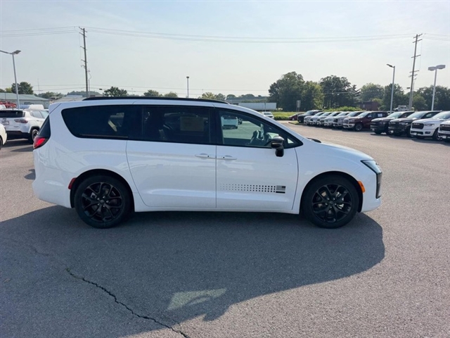 2027 Chrysler Pacifica Select:27-006