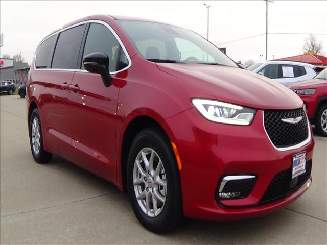 2025 Chrysler Pacifica Select:C6856