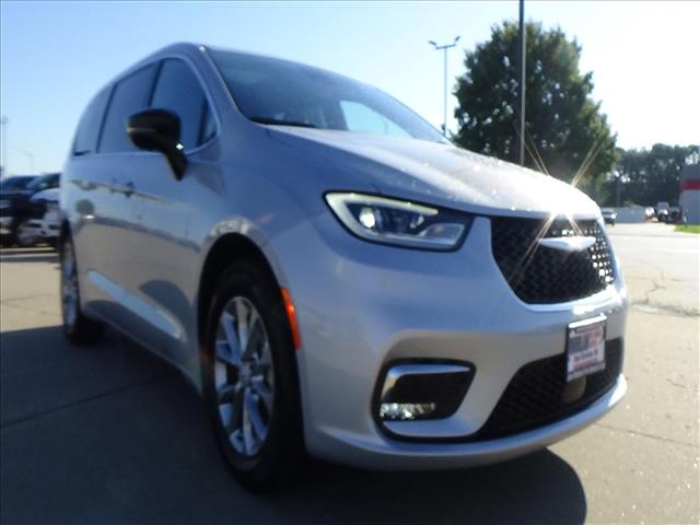 2026 Chrysler Pacifica Limited:C6983