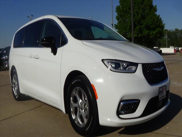 2024 Chrysler Pacifica Limited:C6908