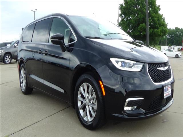 2026 Chrysler Pacifica Limited:C6989
