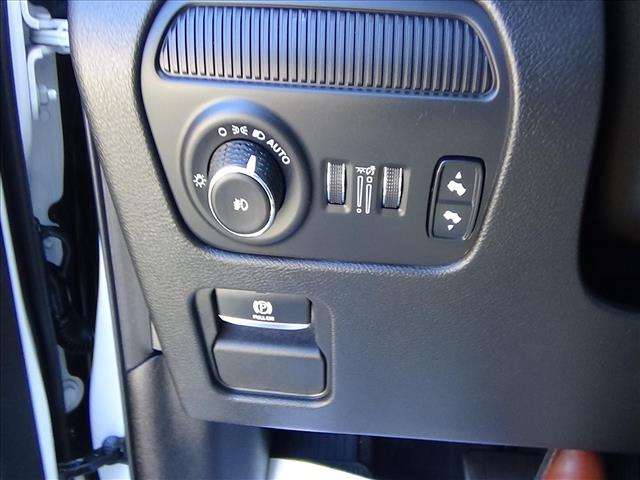 2024 Jeep Wagoneer Base:C7015