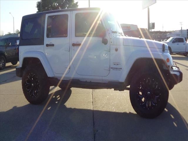 2017 Jeep Wrangler Unlimited Sahara:C6338A