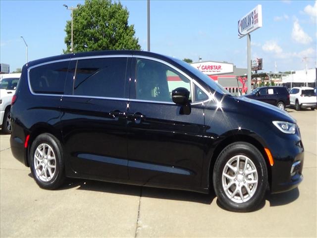 2025 Chrysler Pacifica Select:C6947