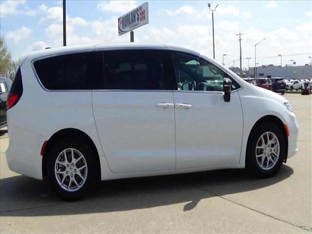 2025 Chrysler Pacifica Select:C6858