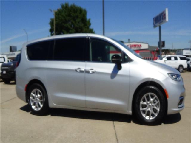 2024 Chrysler Pacifica Touring L:C6854