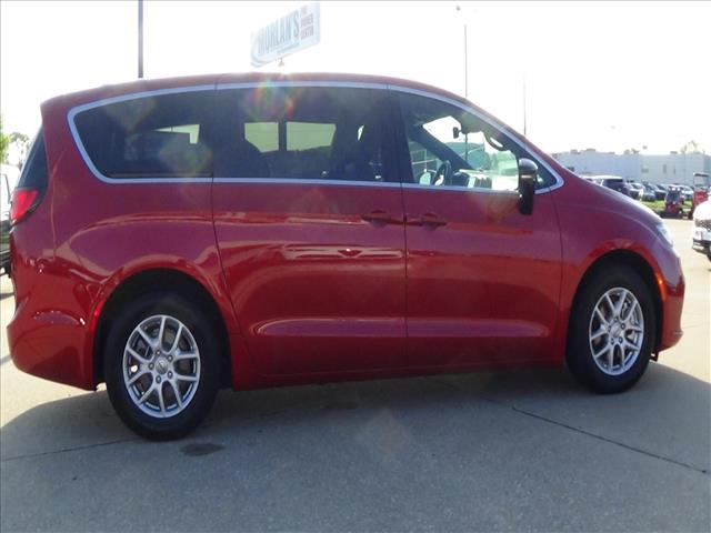 2025 Chrysler Pacifica Select:C6949