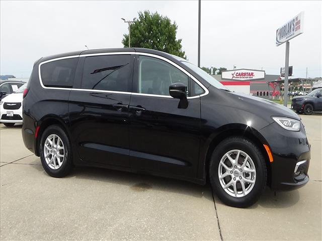 2024 Chrysler Pacifica Touring L:C7068