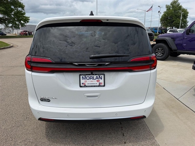2027 Chrysler Pacifica Select:27-002