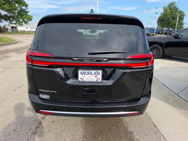 2027 Chrysler Pacifica Select:27-004