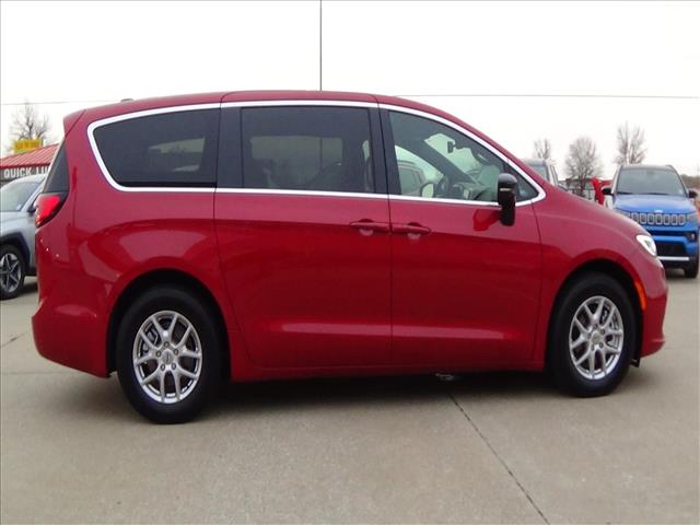 2025 Chrysler Pacifica Select:C6856