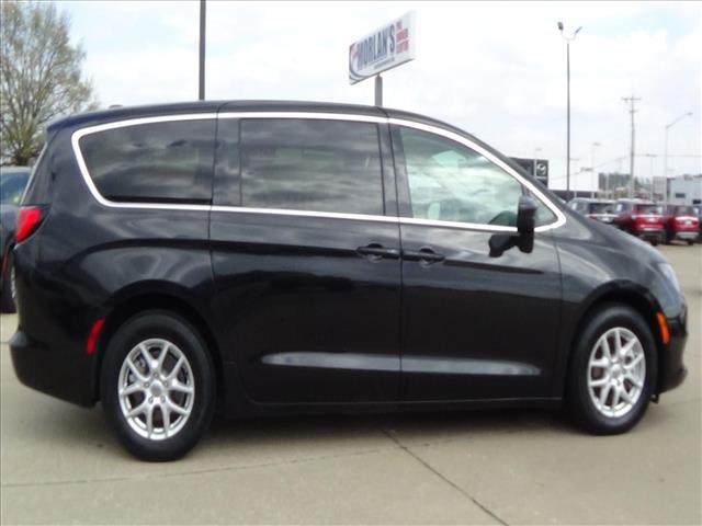 2023 Chrysler Voyager LX:C6861