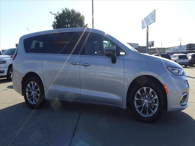 2026 Chrysler Pacifica Limited:C6983