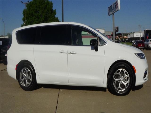 2024 Chrysler Pacifica Limited:C6908
