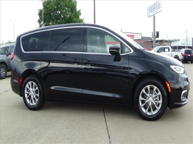 2026 Chrysler Pacifica Limited:C6989