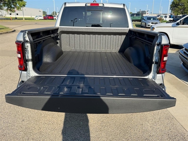 2027 RAM 1500 Big Horn:27-010