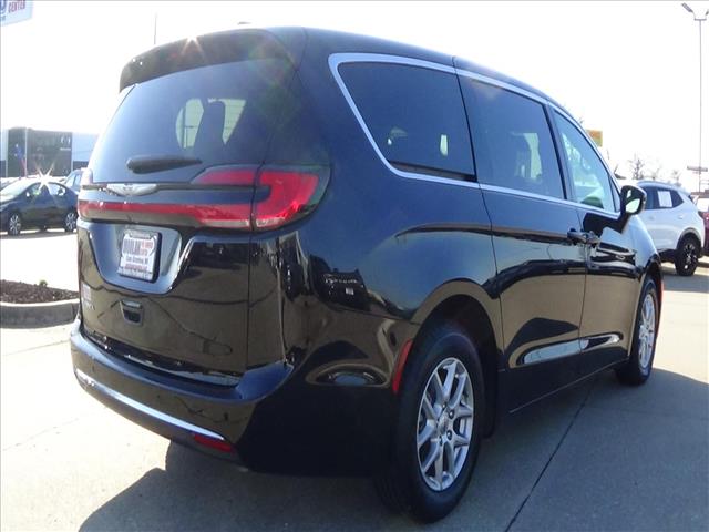 2025 Chrysler Pacifica Select:C6889