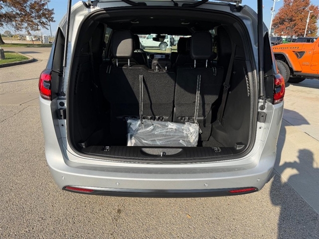 2026 Chrysler Pacifica Select:26-019