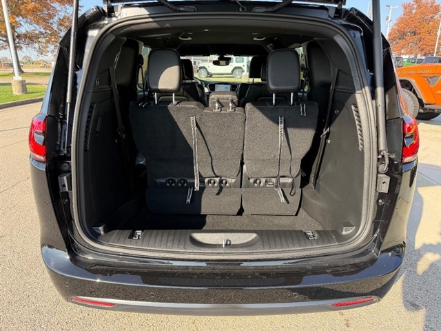 2026 Chrysler Pacifica Select:26-018