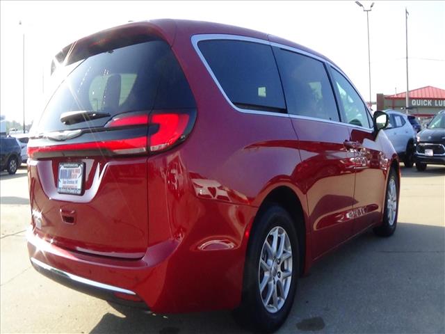 2025 Chrysler Pacifica Select:C6890