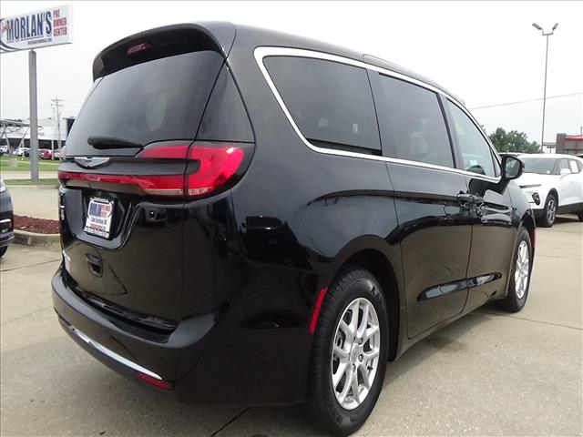 2024 Chrysler Pacifica Touring L:C7068