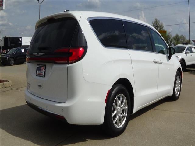 2025 Chrysler Pacifica Select:C6924