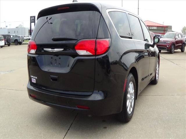 2024 Chrysler Voyager LX