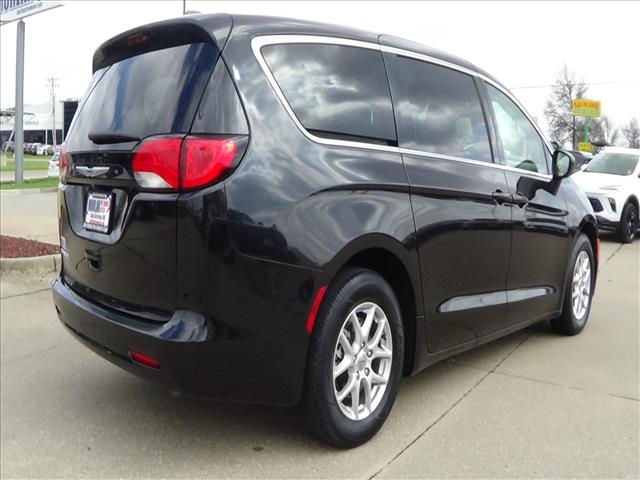 2023 Chrysler Voyager LX:C6861